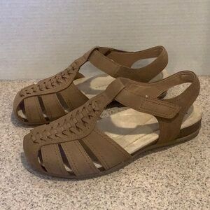 Earth Origins Suede Fisherman Sandals NIB sz 10M Tan Taupe